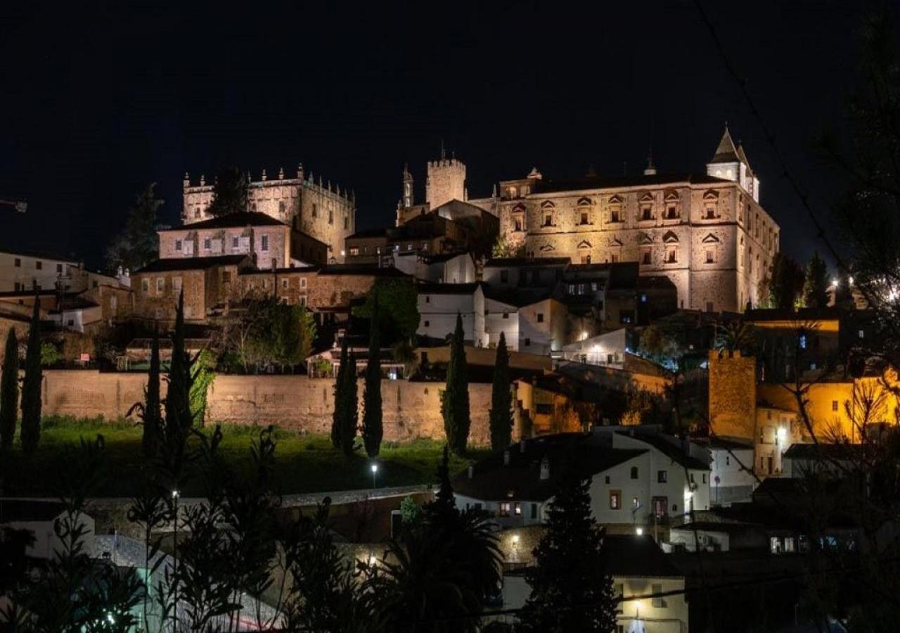 Apartamento Turistico Muralla De Caces Exterior foto
